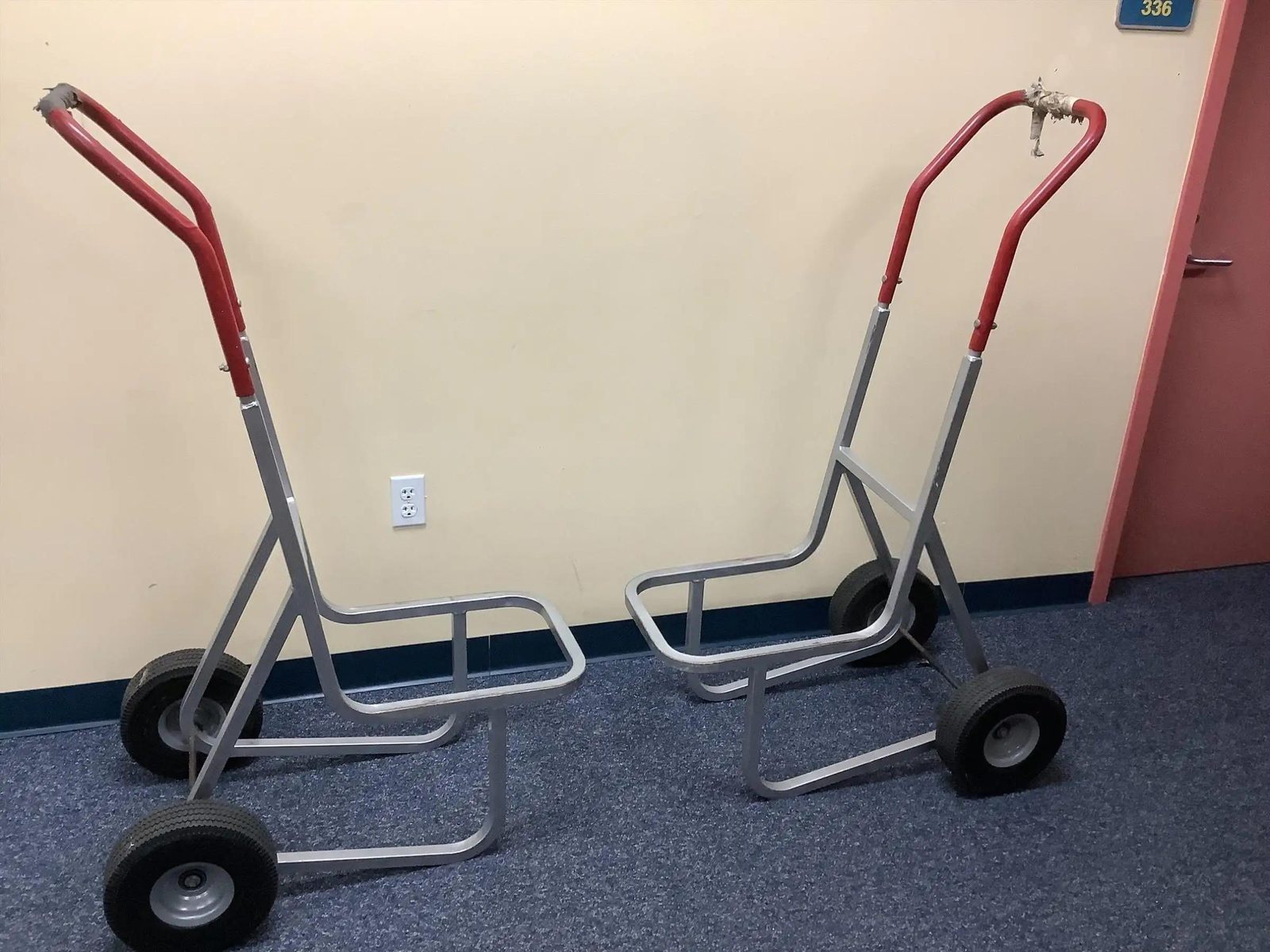 Red & Gold Banquet Chairs — photo 7
